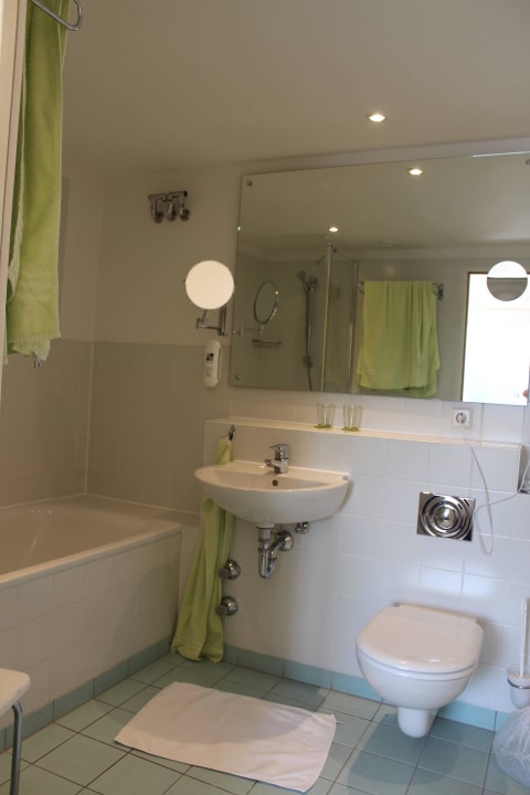 Studio - Bad mit Wanne AHORN Hotel Am Fichtelberg