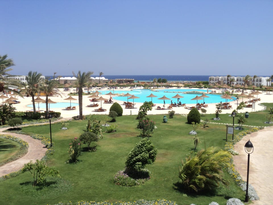 Blick von der Terrasse (Bar) auf den Pool Hotel Gorgonia Beach Resort