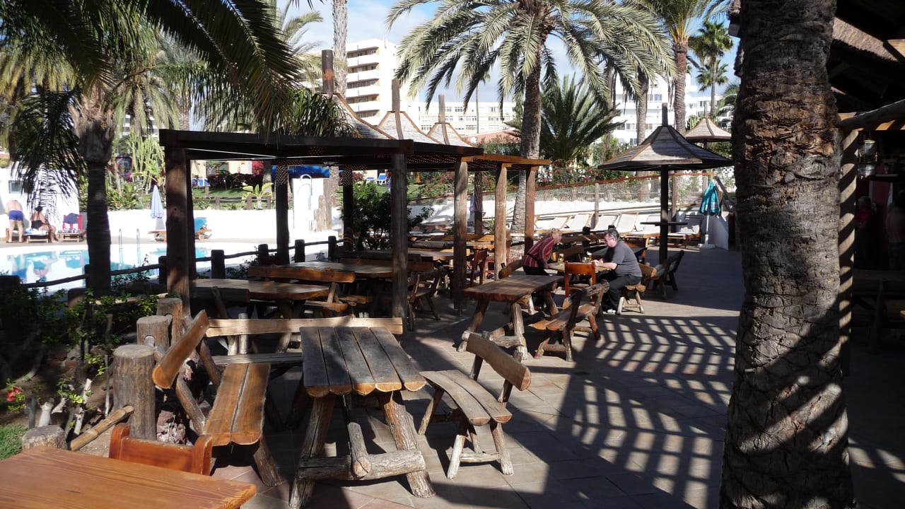 Poolbar HL Miraflor Suites Hotel