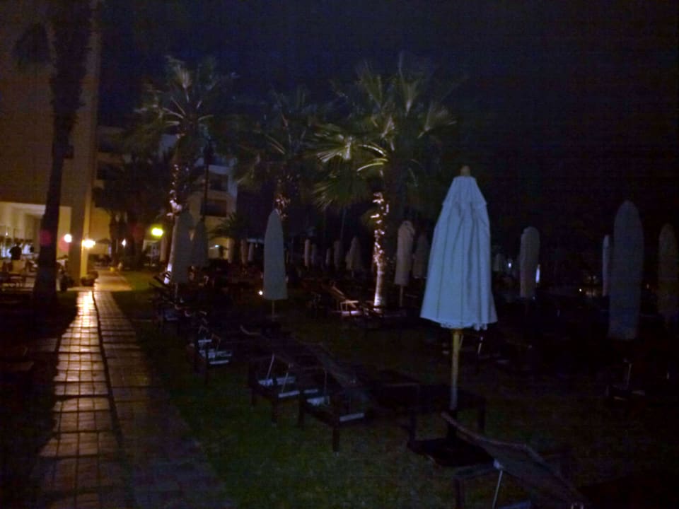 Abends am Pool Hotel Paradis Palace
