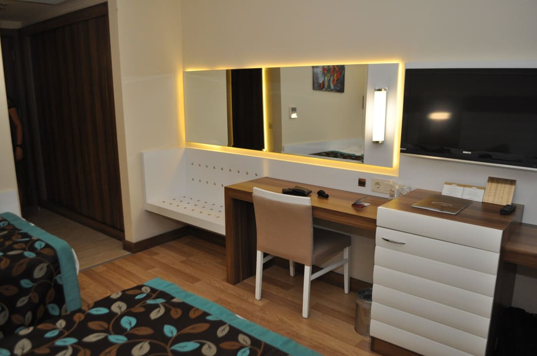 Schönes, modernes Zimmer Dizalya Palm Garden