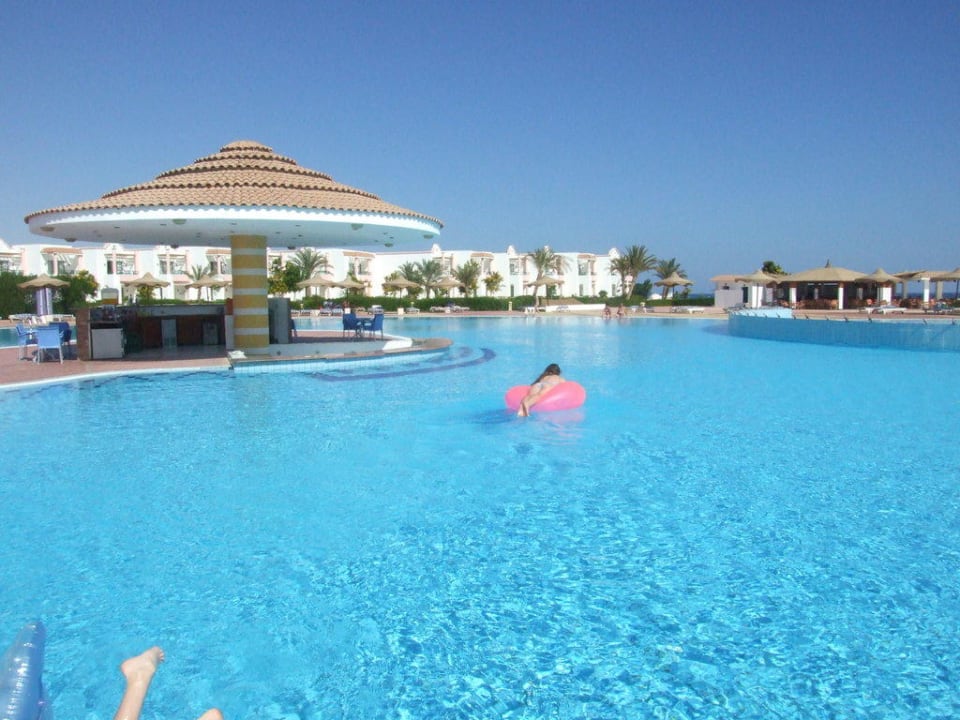 Basen, niestety zimna woda Fantazia Resort Marsa Alam