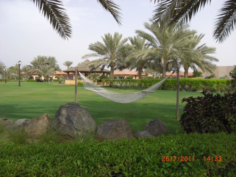 Eine von vielen Doppelhängematten Hotel Danat Jebel Dhanna Resort