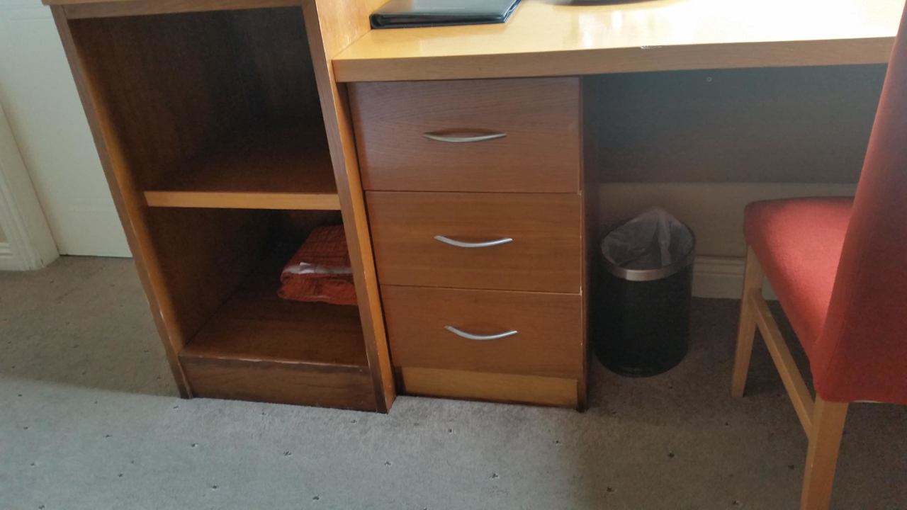 Abgenutzte Möbel Hotel The Pier