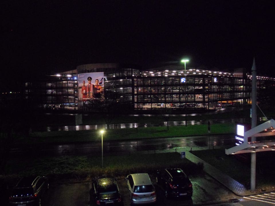 Blick auf den Airport Leonardo Hotel Hannover Airport
