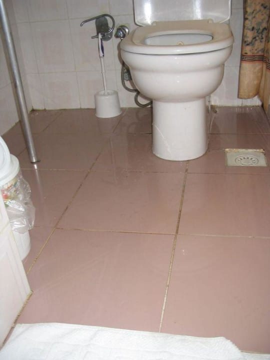 Woda z toalety na podłodze Hotel Ayderia