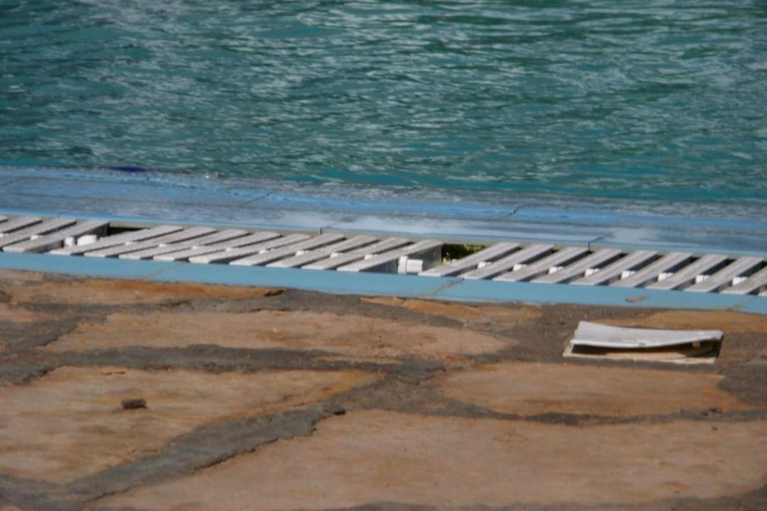 Pool mit Verletzungsgefahr Happy Life Village