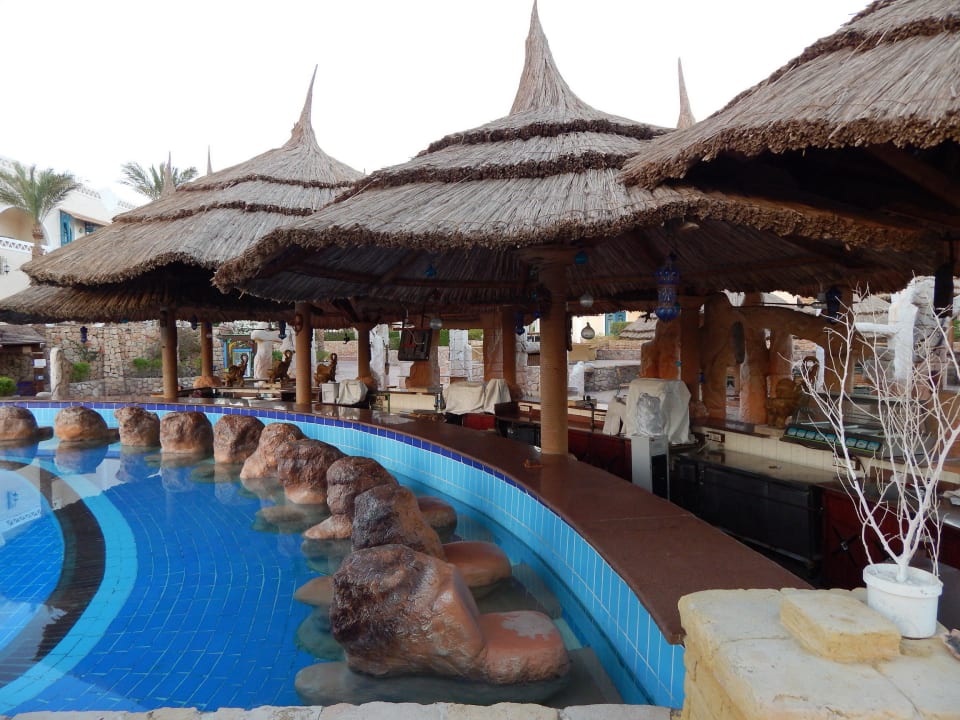African poolbar Hotel El Faraana Reef Resort