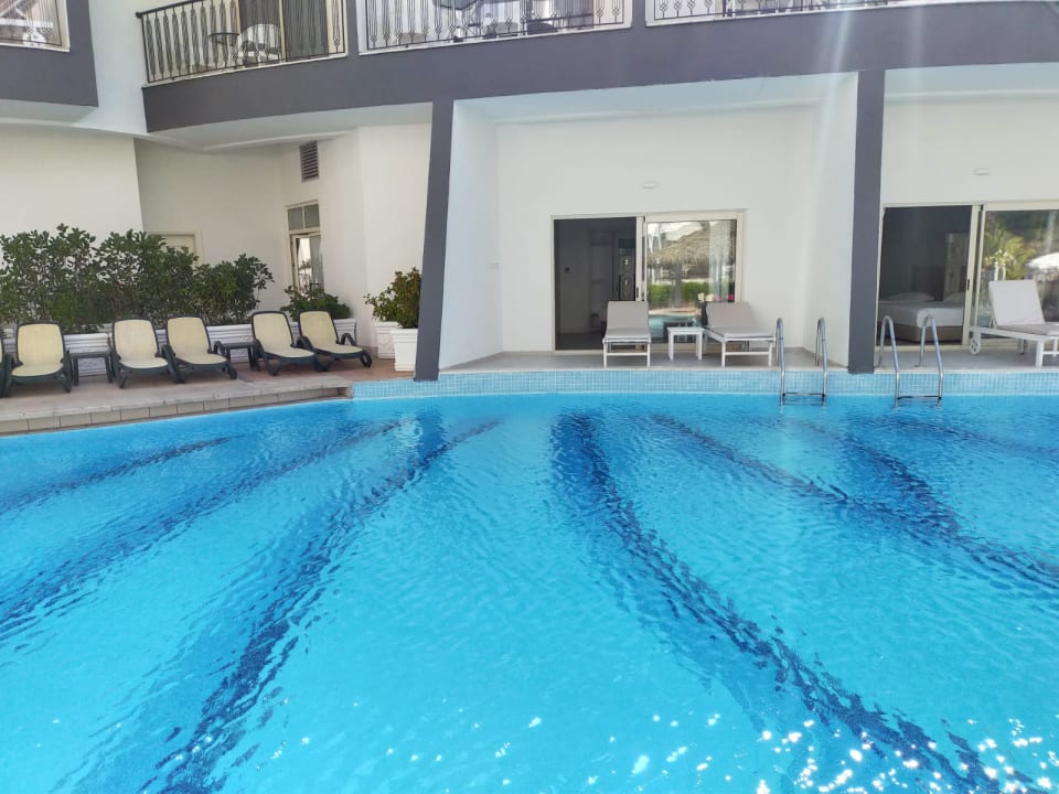 Pool Well Palace Side