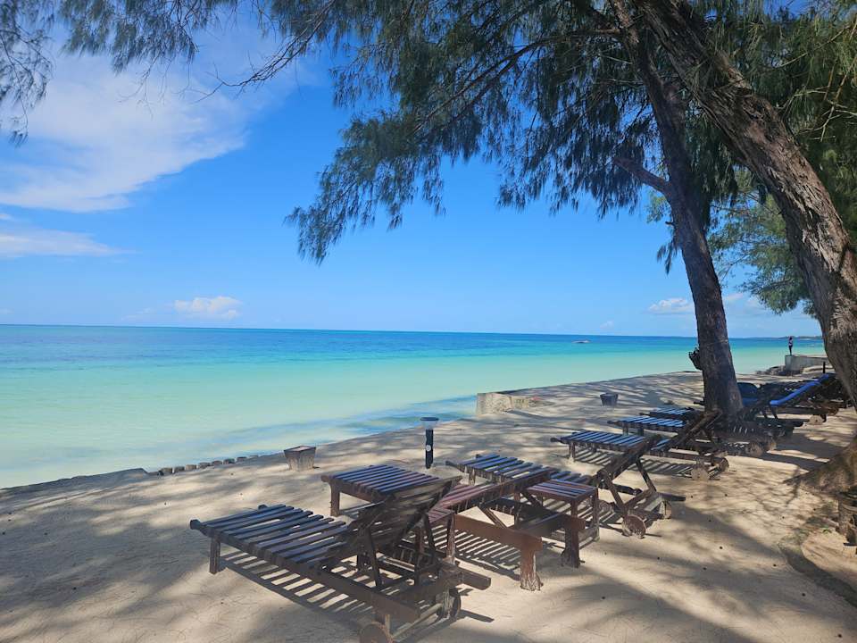 Strand Bluebay Beach Resort & Spa