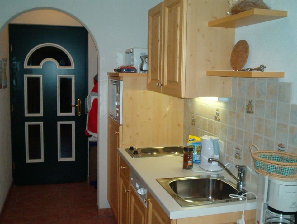 2-Raum Appartement mit Küche Blick zur Eingangstür Apartmenthaus Olympia Schlössl