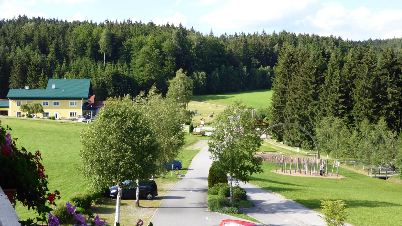 Vom Balkon nach links Gasthof Pension Nordwald