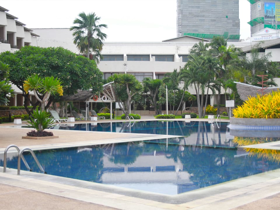 Main Swimming Pool Hotel Tropicana Pattaya