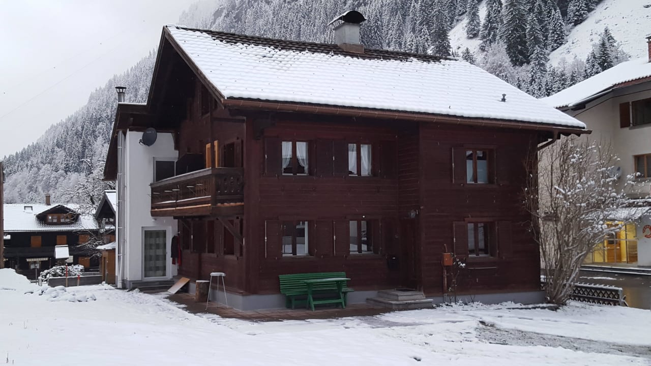 Vorderansicht Winter Montafonerhaus Bergglück - Apartment Arnika