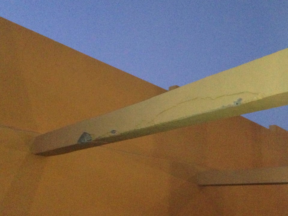 Kaputte, Marode Stützbalken Club Hotel Drago Park