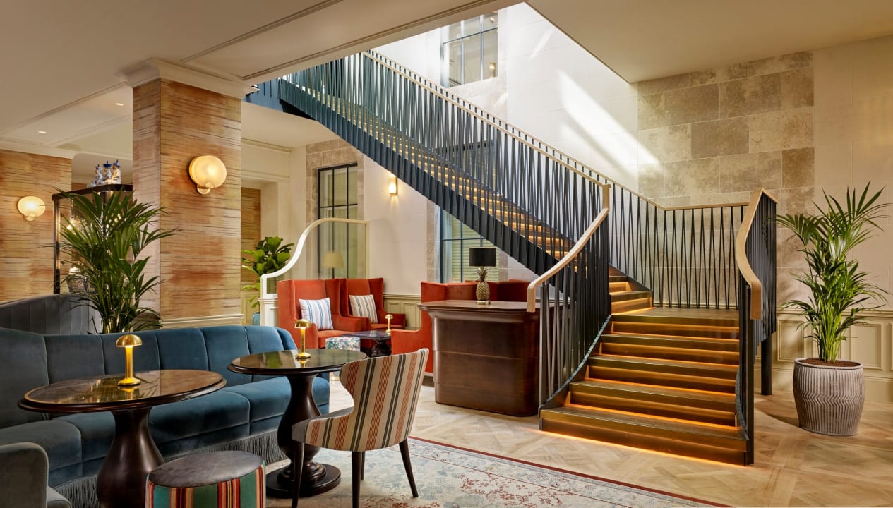 Gastro 100 Queen's Gate Hotel London Kensington, Curio Collection by Hilton
