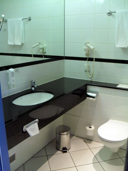 Bad mit Waschbecken Scandic Wrocław