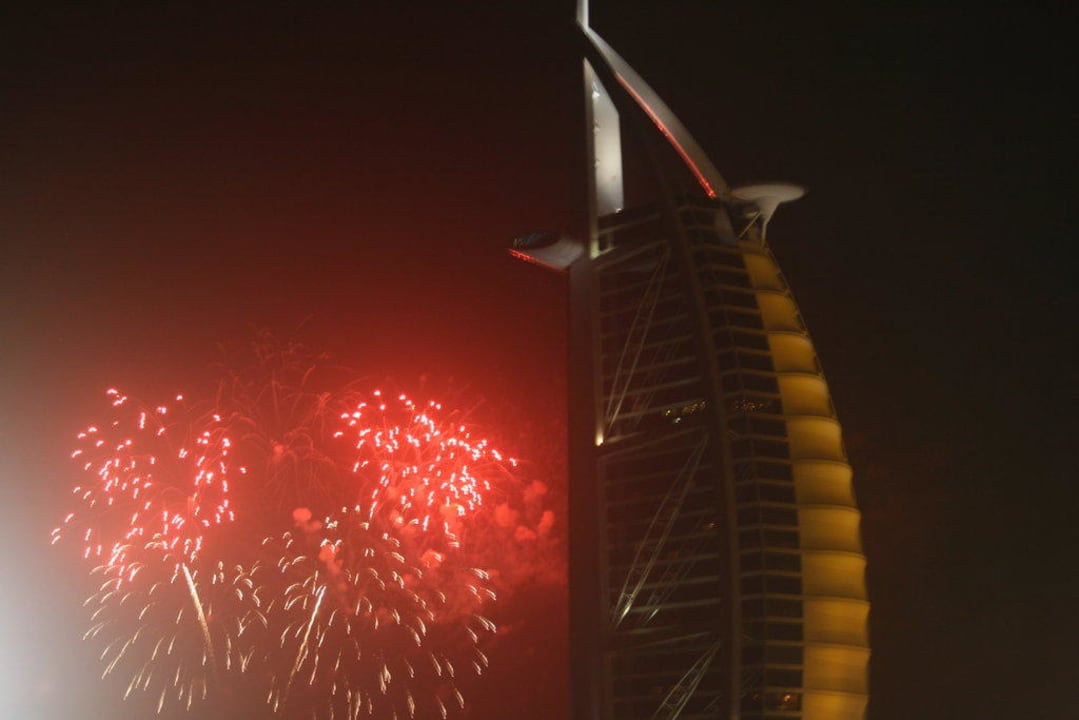Feuerwerk am Madinat Jumeirah-Strand Jumeirah Dar Al Masyaf