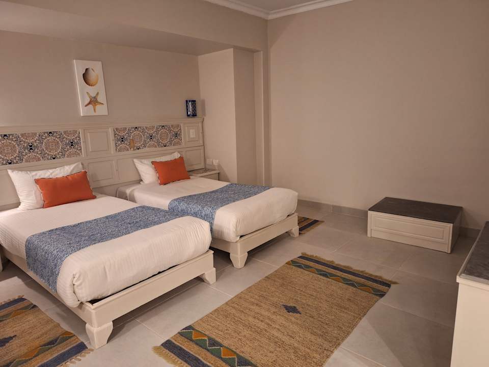 Zimmer Lotus Bay Beach Resort