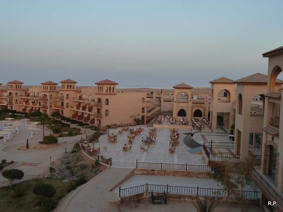 Am Abend Pensée Royal Garden Beach Resort