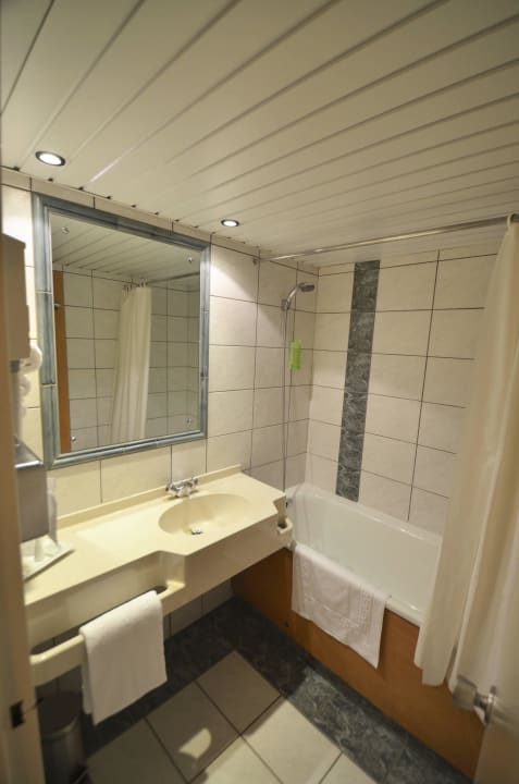 Salle de bain Quality Hotel Alisée Poitiers Nord