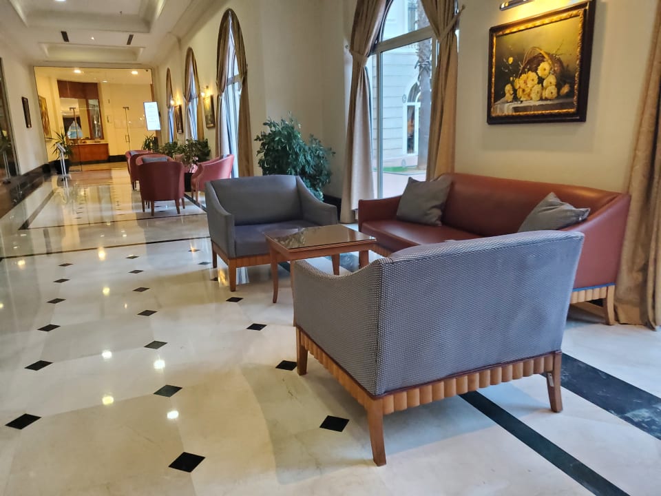Lobby IC Hotels Airport