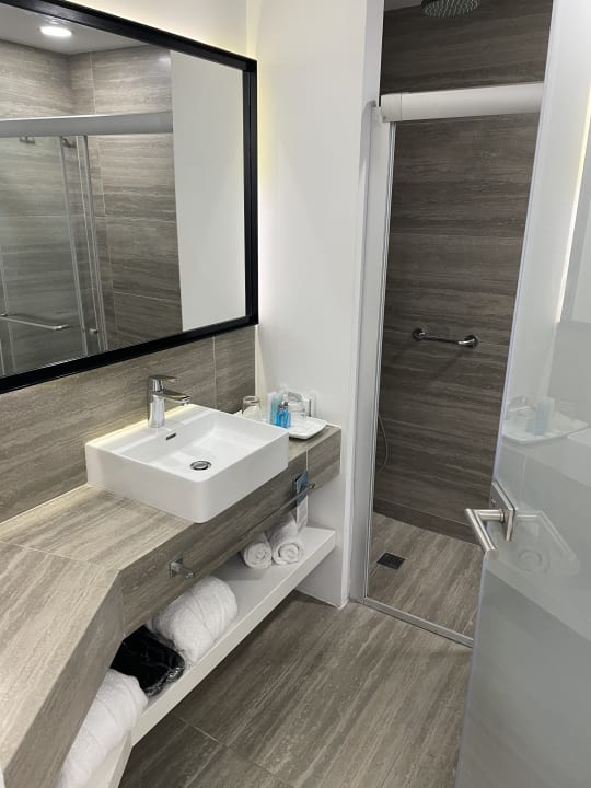 Zimmer Crystal Springs Beach Hotel