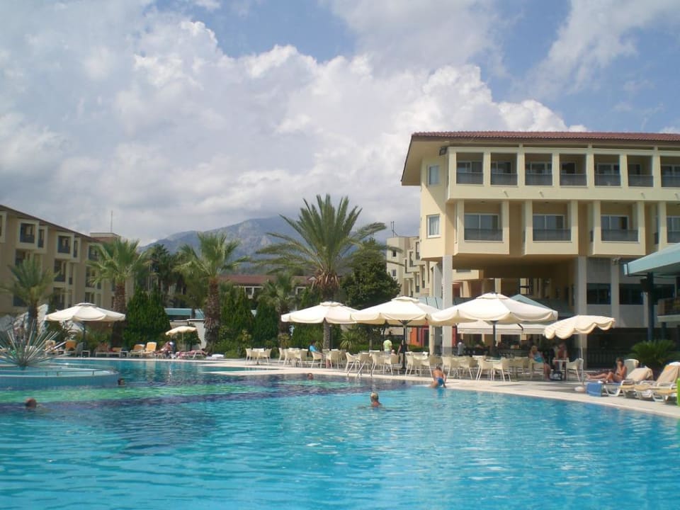 Pool Le Jardin Resort