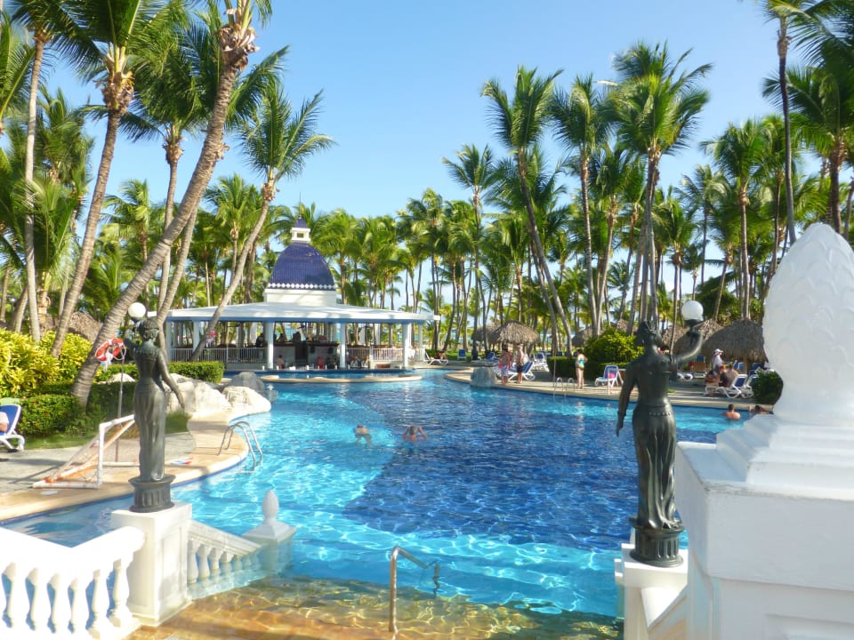 Kleiner Teil der Poolanlage Hotel Riu Bambu