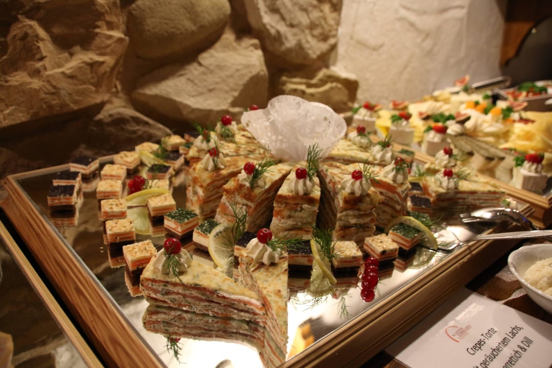 Leckere Lachs-Pfannkuchentorte Hotel Kloster Nimbschen
