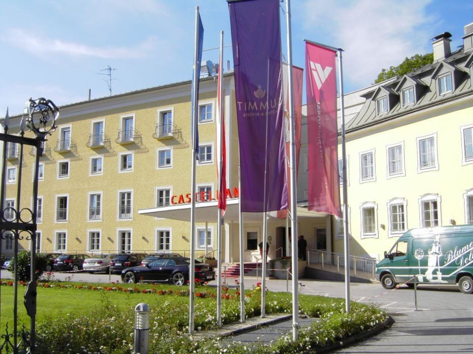 Hotel Castellani Frontansicht von der Einfahrt ARCOTEL Castellani Salzburg