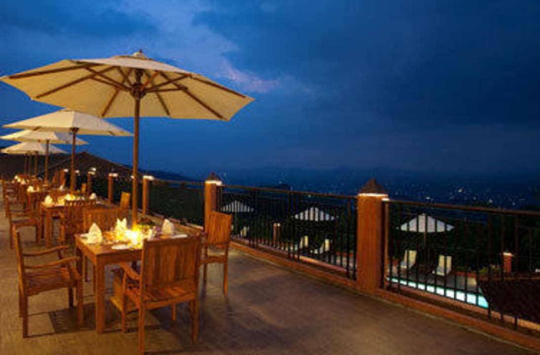 Outdoor dinig under the stars Hotel Amaya Hills
