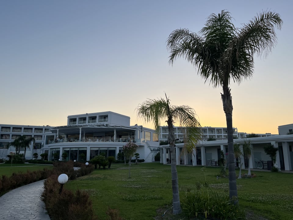 Außenansicht Asterias Beach Resort