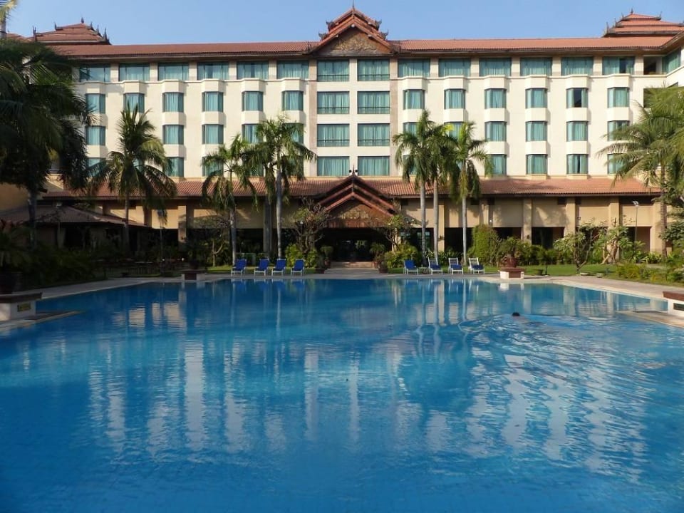 Pool Hilton Mandalay