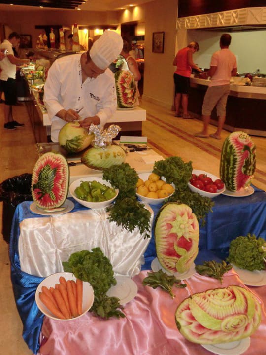 Kunstvolle Verzierung des Küchenchefs Hotel Thalia Unique