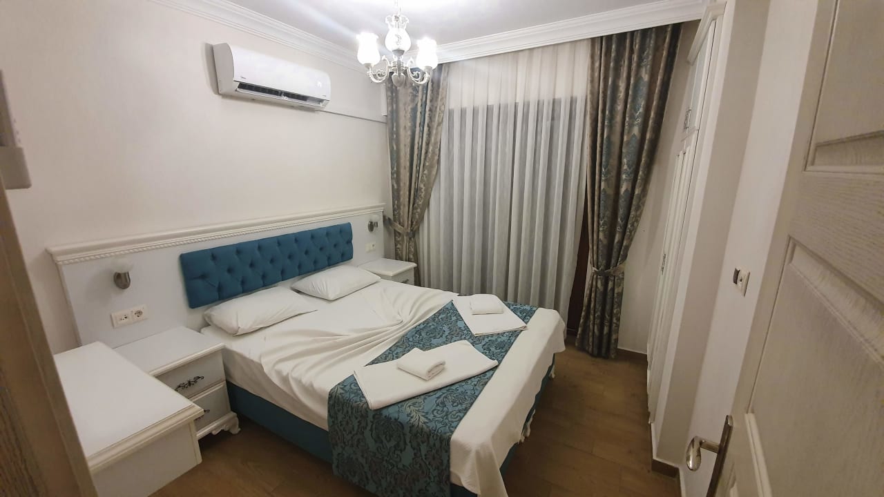 Zimmer Keramos Apart