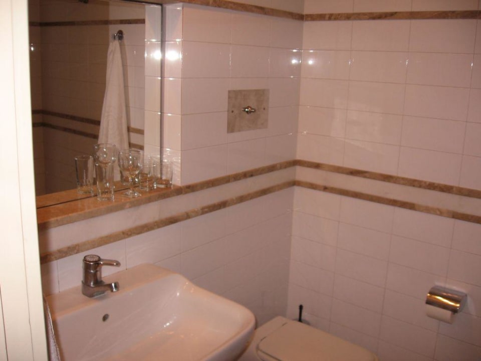 Bad nicht-renov. Bungalow Kernos Beach Hotel & Bungalows