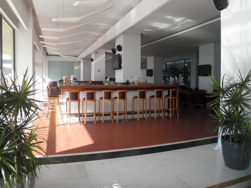 Lobbybar mit TV Blue Sea Beach Resort