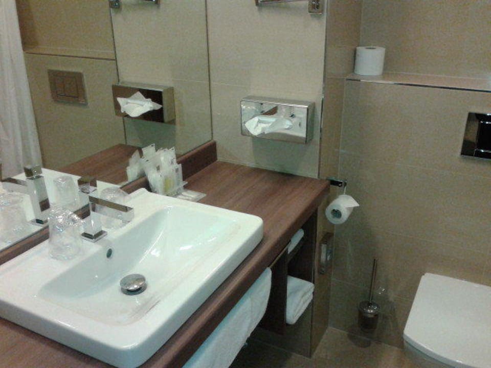 Bad im Doppelzimmer Hotel Budweis