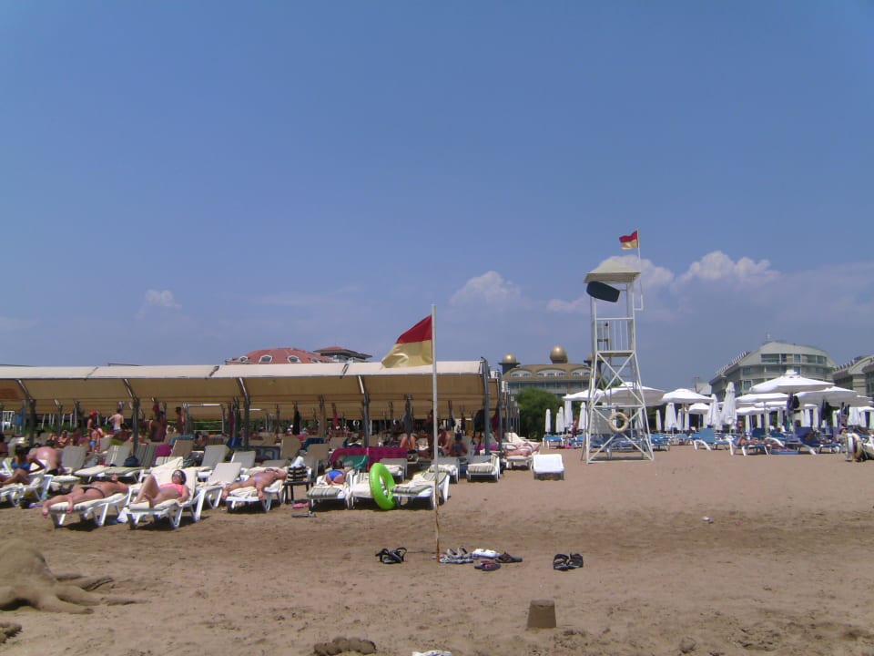 Strand mit Blick zum Hotel Aydinbey Kings Palace & Spa
