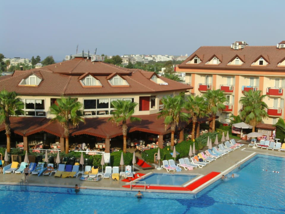 Blick vom Zimmer zum Pool und Speißeraum Hotel Orfeus Park