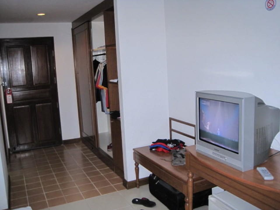 Bodenfliesen, Schrank, TV Hotel Eastiny 7