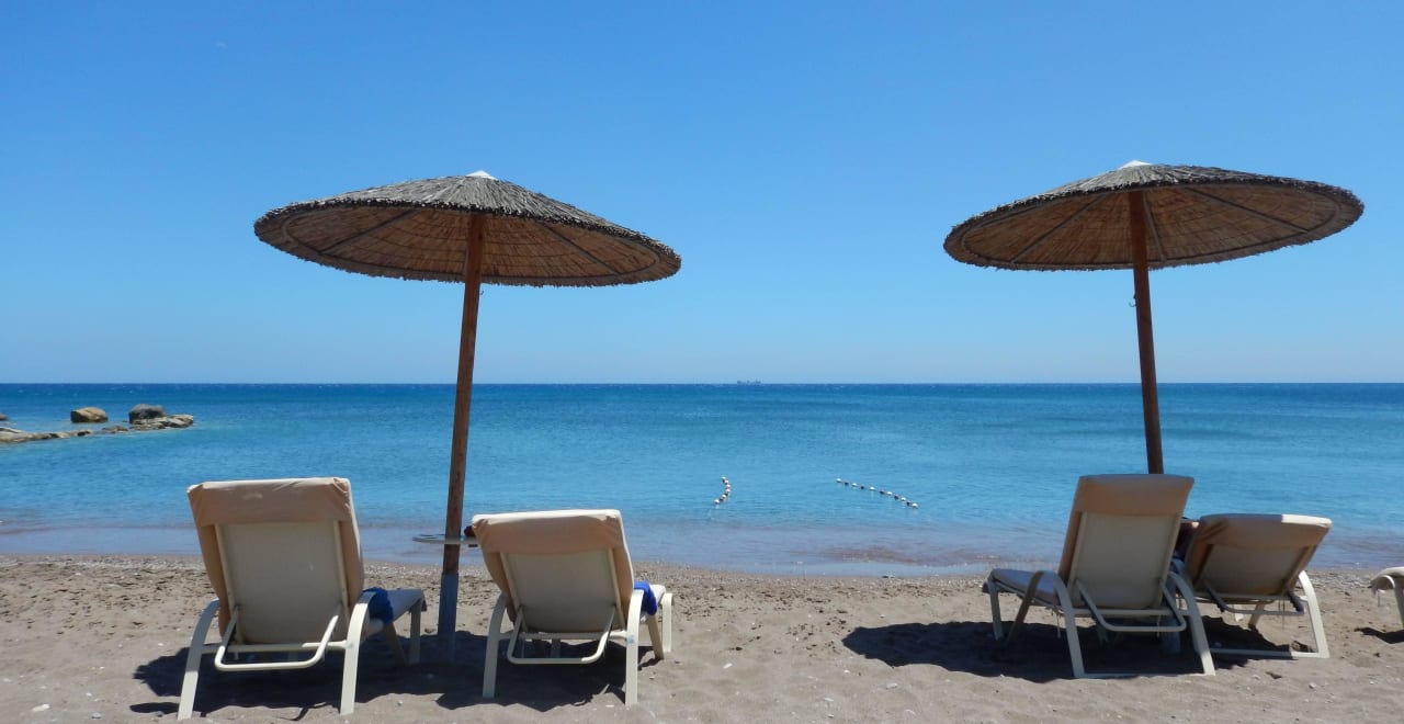 Liegen und Schirme Atrium Prestige Thalasso Spa Resort & Villas