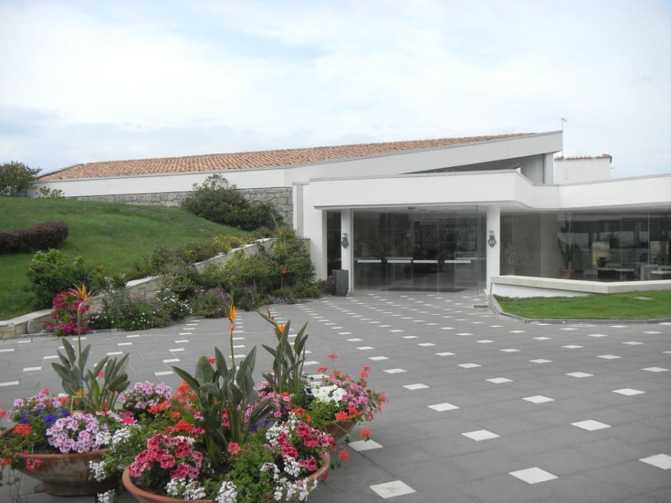 Hoteleingang Aldiana Club Rocca Nettuno Calabria