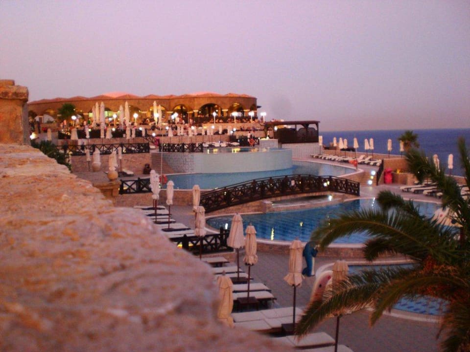 Hauptrestaurant mit Poolanlage Hotel Kalithea Horizon Royal