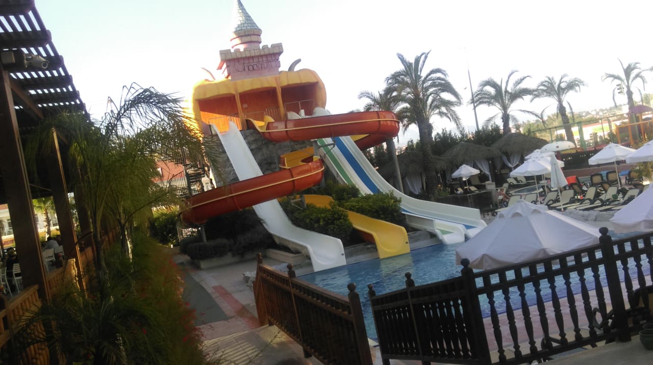 Sport & Freizeit Well Palace Side