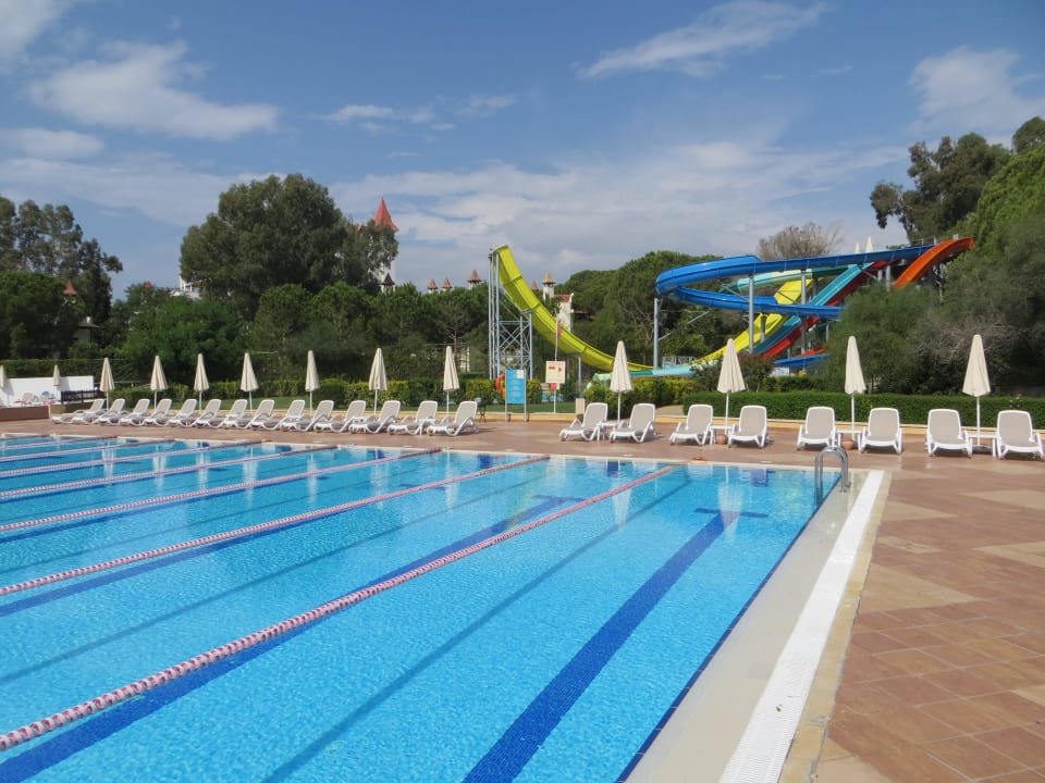Schwimmerpool mit Rutschenparadies Sirene Belek Hotel