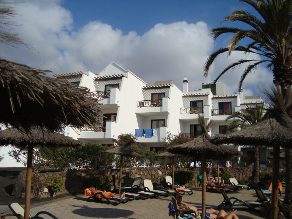 Außenanlage zum Pool allsun App.-Hotel Albatros