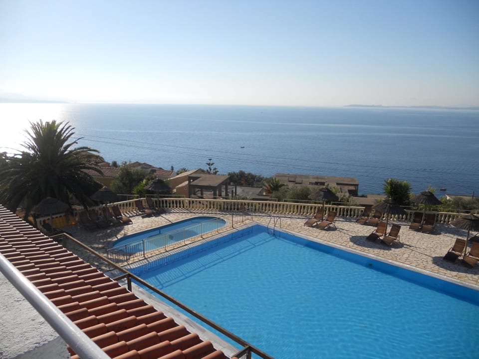 Pool Hotel Pantokrator