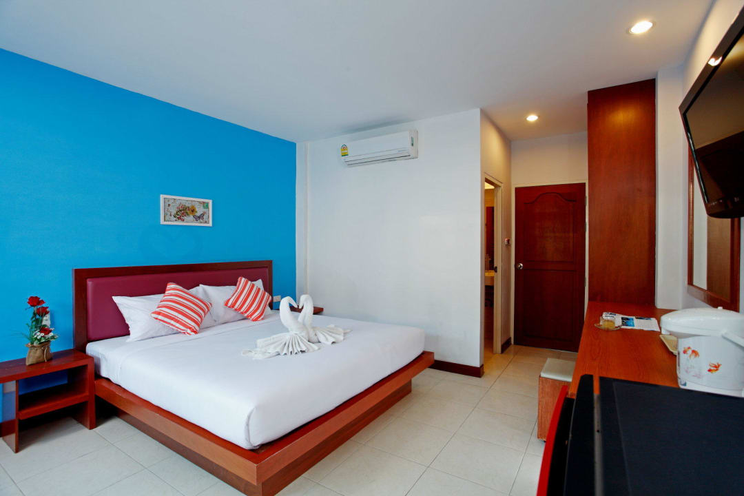 Superior Room Hotel B-Bossa Patong